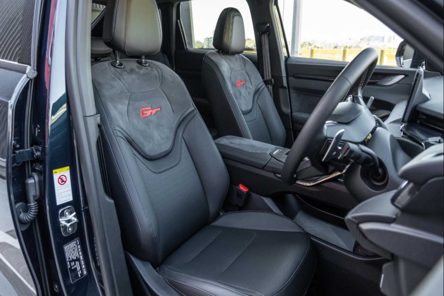 Tampak samping kanan Haval H6